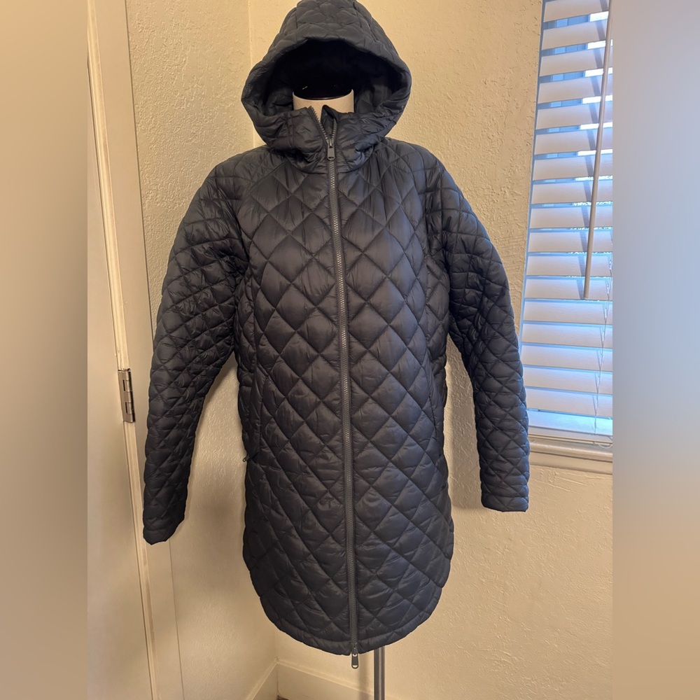 Athleta Whisper Featherless Parka in Gray
